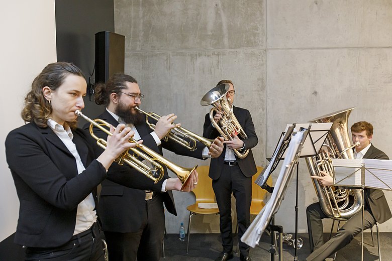 Für einen festlichen musikalischen Rahmen sorgten HighFive. Foto: Stefan Effenhauser, Stadt Regensburg