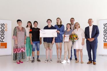 Schülerinnen und Schüler bei der Preisverleihung